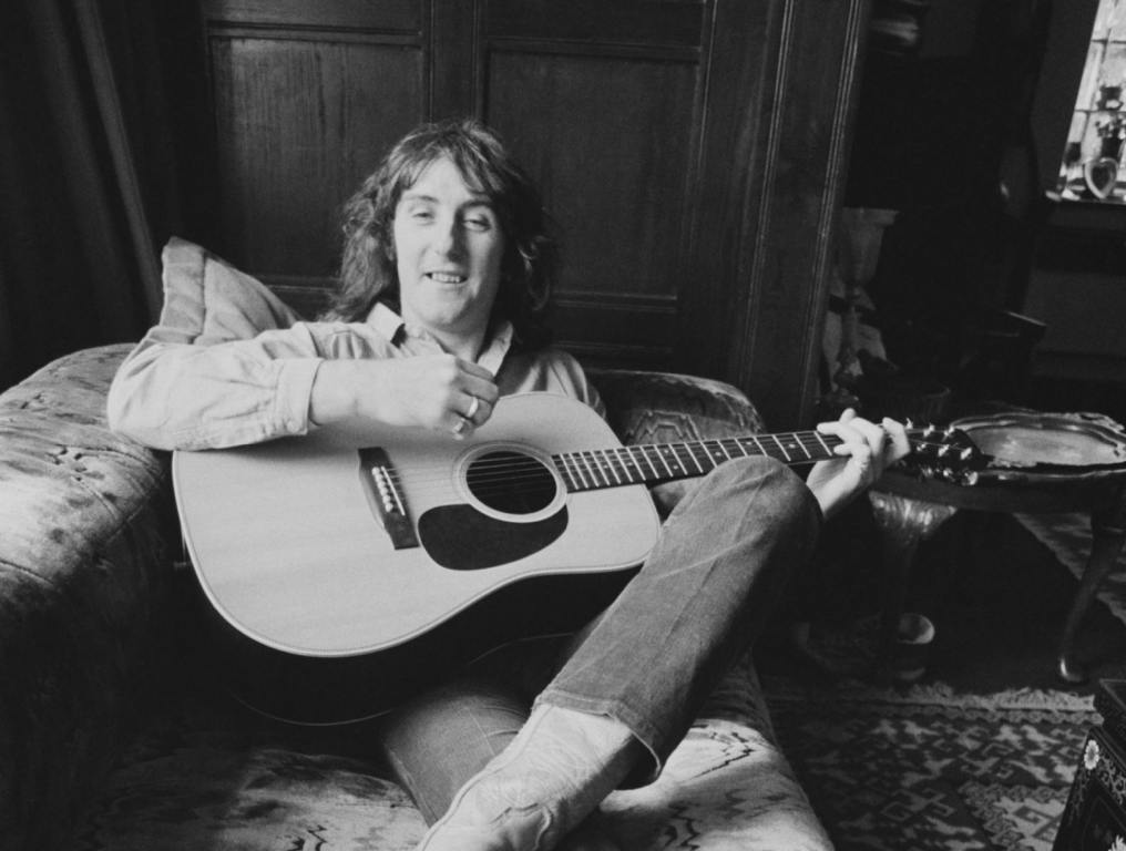 English musician, singer, songwriter and guitarist Denny Laine, UK, 25th September 1979.